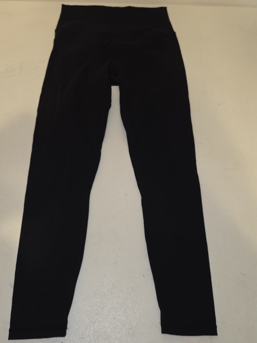 Lululemon black high-waisted leggings size 4 #activewear #yoga